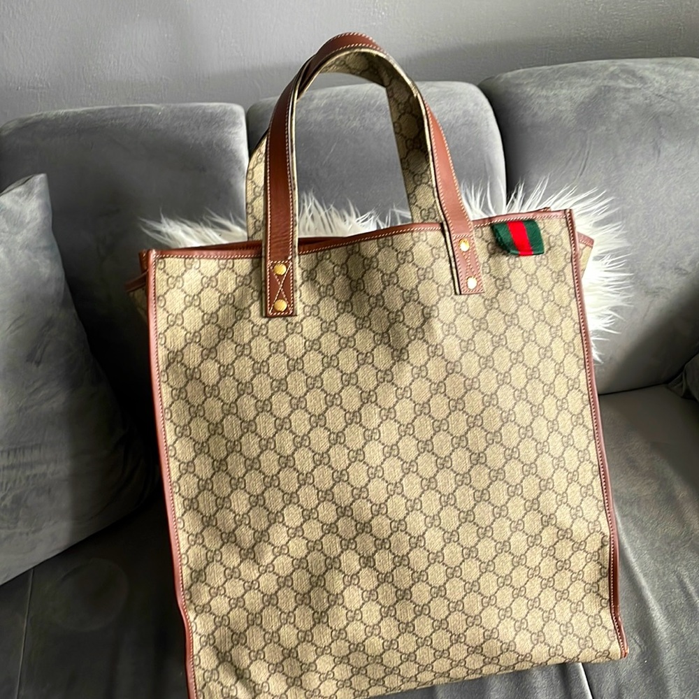 Real Gucci bag selling for a reasonable price in good condition little scratch